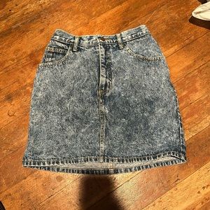 Vintage GUESS denim skirt.